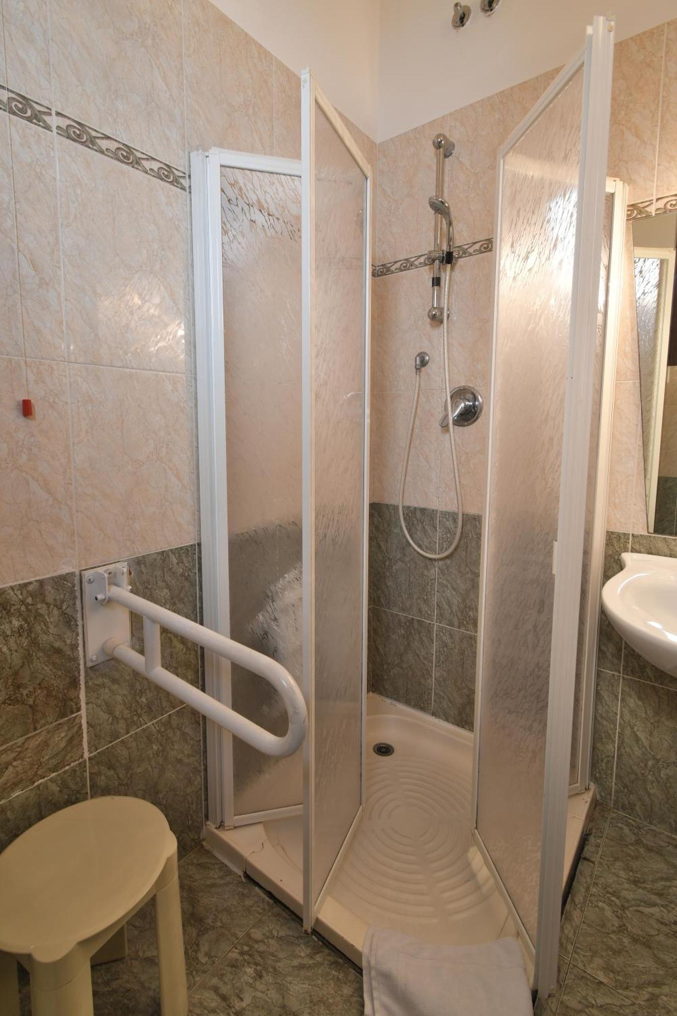 Hotel Cavour Рапалло Экстерьер фото